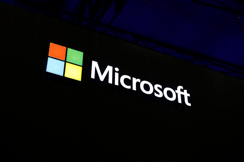 Another longtime Microsoft executive is retiring