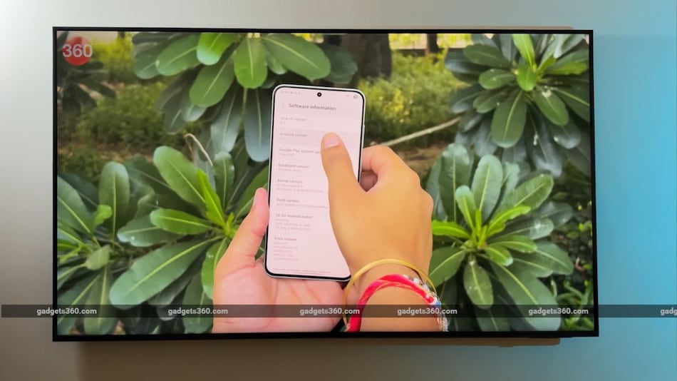 Hands-On with Samsung QLED Q8F 4K Smart TV: This is the AI-Powered TV to Beat in 2025